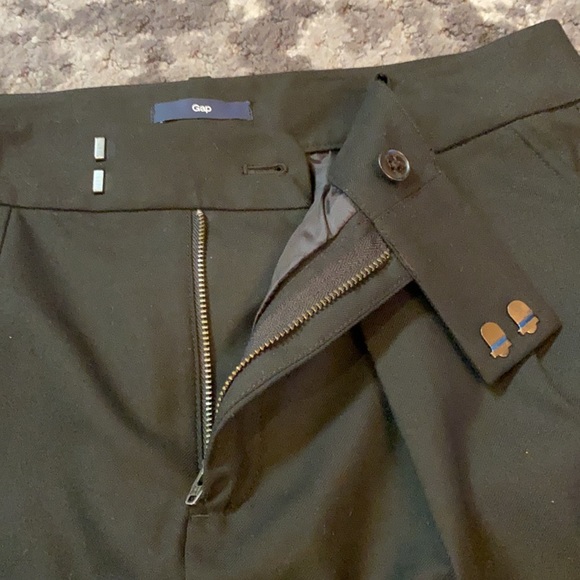 Gap mini skirt with pockets.  Size 4.  Black. - Picture 7 of 10